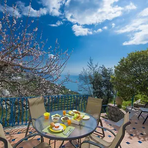 casa-pina-amalfi.hotels-amalfi.com/